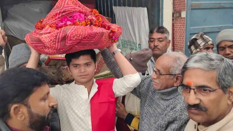 Ramlala Pran Pratishta : अनुष्ठान के लिए महाराष्ट्र से आई पूजन सामग्री और 200 कलश 