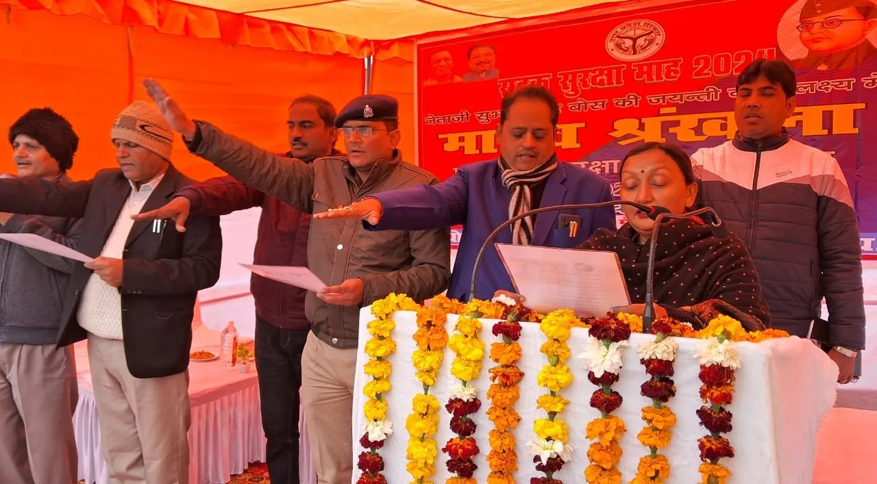 कासगंज: सुभाष चंद्र बोस की जयंती पर मानव श्रंखला बनाकर किया गया जागरूक 