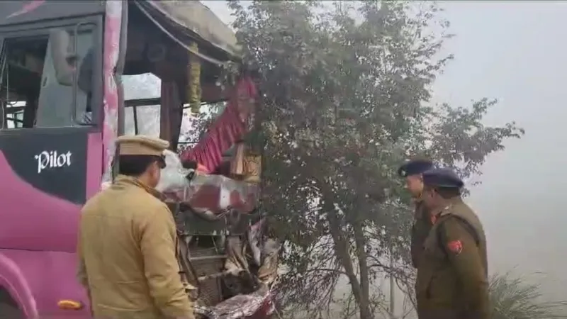 Video : बस और ट्रक की टक्कर में परीक्षा देने जा रही 7 छात्राएं घायल, एक की हालत गंभीर 