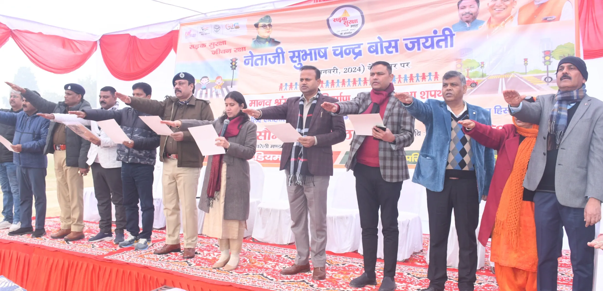 बरेली: मानव श्रृंखला बनाकर सड़क सुरक्षा की दिलाई शपथ