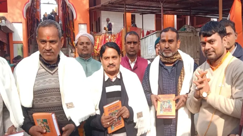 अमेठी : डीपीआरओ सहित विशिष्ट लोगों को समाजसेवी ने किया सम्मानित