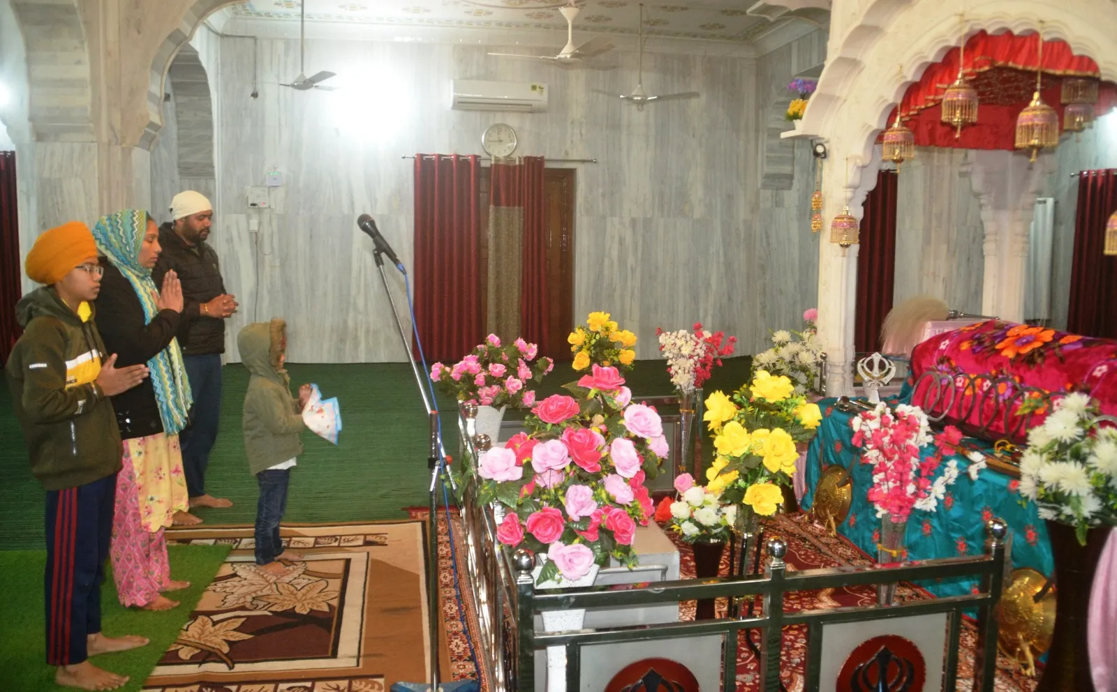 पीलीभीत: नए साल 2024 का इस्तकबाल, प्रार्थना, दुआ और पाठ के साथ...