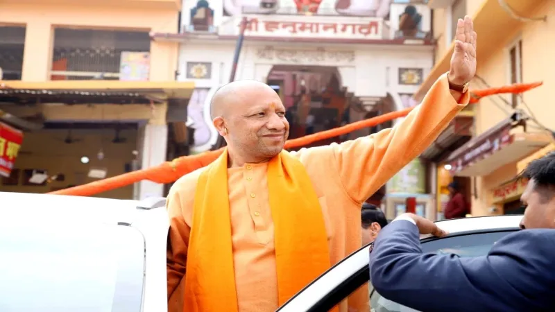 अयोध्या पहुंचे CM योगी, हनुमानगढ़ी में किया दर्शन-पूजन   