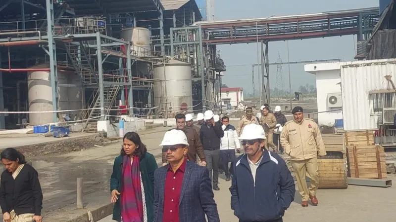 सीतापुर चीनी मिल हादसा : कमिश्नर और आईजी लखनऊ सहित गन्ना आयुक्त ने किया निरीक्षण