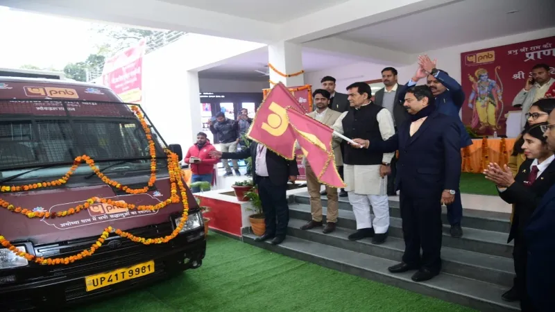 अयोध्या : मंत्री एके शर्मा ने बैंकिंग ऑन व्हील्स और प्लास्टिक कलेक्शन बॉक्स का किया शुभारम्भ