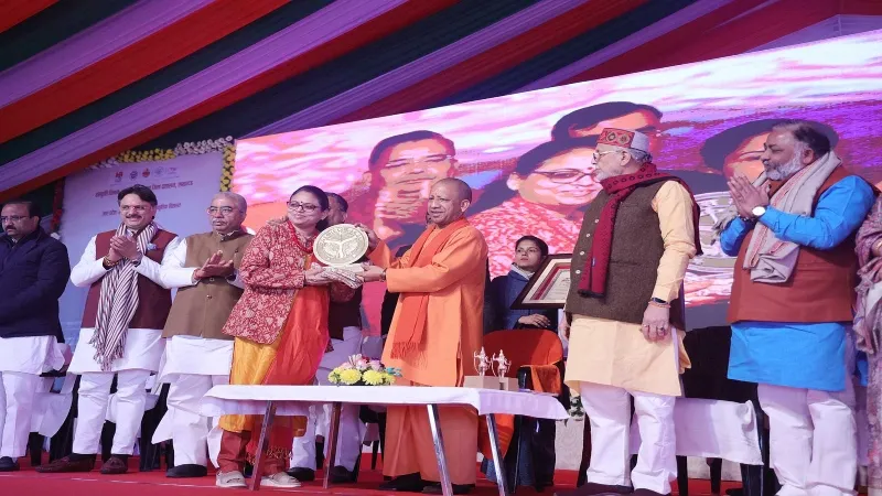 यूपी दिवस : अंतिम पायदान तक योजनाओं का लाभ पहुंचा रही योगी सरकार