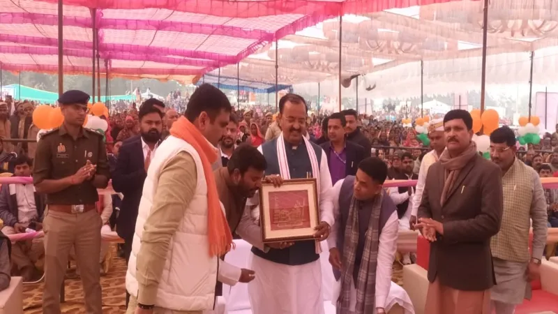 Video - केशव मौर्य बोले - बाकी सब मोदी कर देंगे, तुम कमल का बटन दबा देना 