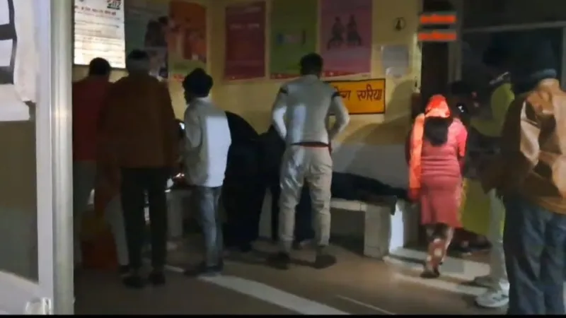 हरदोई में भीषण सड़क हादसा, ट्रैक्टर से टकराकर खाई में गिरी कार - एक की मौत, सात लोग गंभीर 