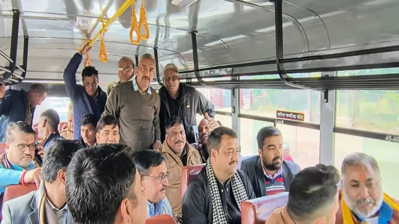 Lucknow to Ayodhya : सुविधाएं परखने खुद रोडवेज बस में सवार हुए परिवहन मंत्री, की तारीफ 