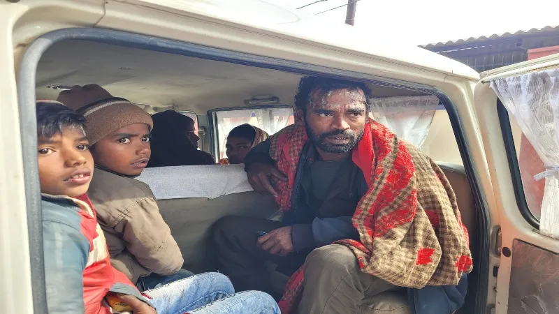 आवास के लिए बाराबंकी डीएम ऑफिस के सामने आत्मदाह का प्रयास, लगाया रिश्वत मांगने का आरोप 