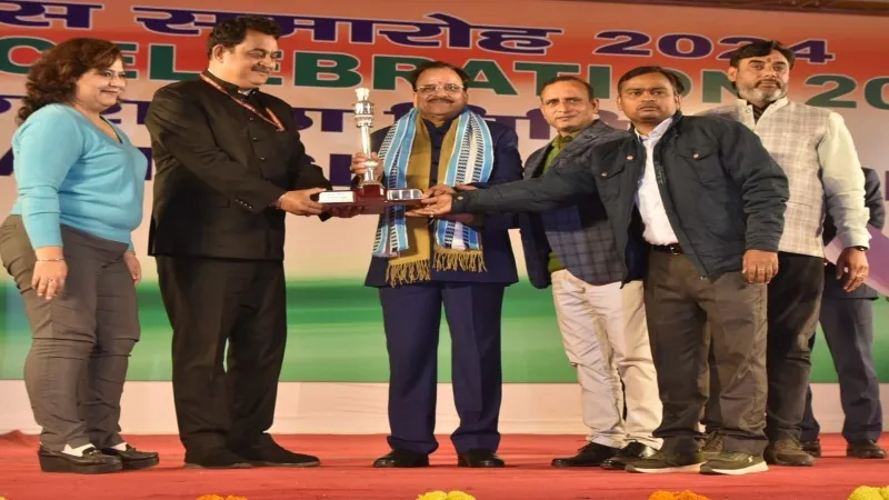 उत्तर प्रदेश की झांकी को मिला द्वितीय पुरस्कार, सूचना निदेशक को सौंपा गया प्रशस्ति पत्र