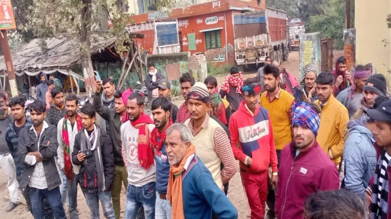 चक्काजाम : चालकों का प्रदर्शन, पुलिस ने दिया अल्टीमेटम