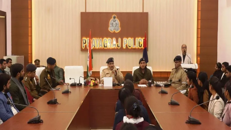 प्रयागराज पुलिस कमिश्नर की अनूठी पहल, प्रतियोगी छात्रों को सफलता के लिए दिया मूलमंत्र