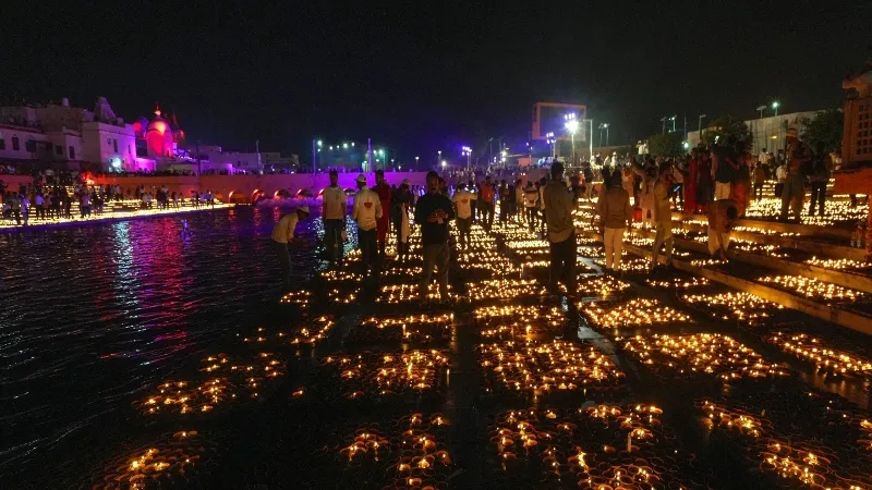 मकर संक्रांति 2024 : अयोध्या में दिखेगा UP की विभिन्न सांस्कृतिक विधाओं का संगम, होंगे ये बड़े आयोजन   