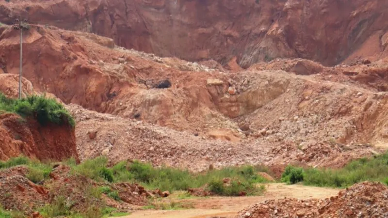 बाराबंकी : मिट्टी खनन की सूचना पर हुई छापेमारी, पकड़े गए ट्रैक्टर ट्रॉली को छोड़ा