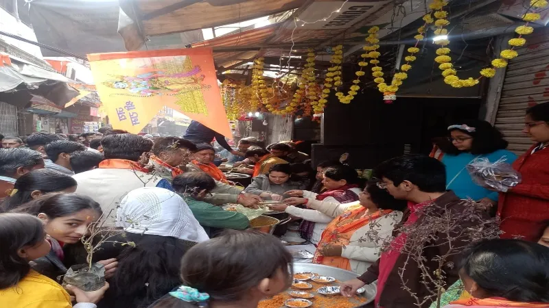 हजरतगंज में गूंजा जय श्री राम, भक्तों ने लगाए भंडारे - राम नाम की धूम 