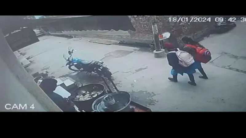 हरदोई में स्कूल गईं 9 वीं की दो छात्राएं लापता, पुलिस को दी तहरीर - सीसीटीवी फुटेज में दिखी तस्वीर 