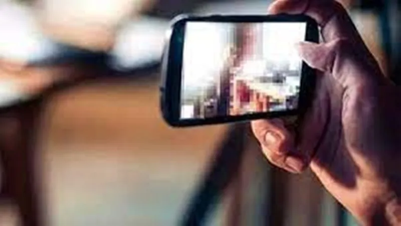 बाराबंकी: फेसबुक पर दोस्ती कर खींची महिला की आपत्तिजनक तस्वीरें, फर्जी आईडी बनाकर किया वायरल