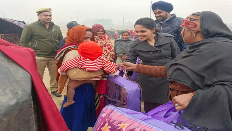 लखनऊ: मंडलायुक्त डॉ. रोशन जैकब ने गरीबों और बेसहारों को बांटें कम्बल, दिए ये निर्देश 