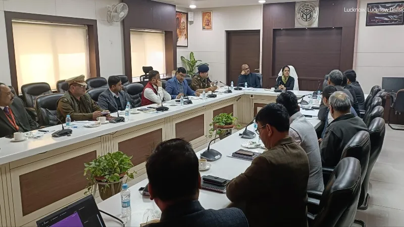 लखनऊ : सुचारू विमान संचालन के लिए जिला प्रशासन के साथ एईएमसी ने की बैठक