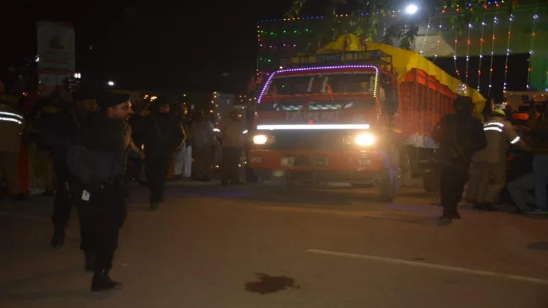 रामोत्सव 2024 : मंदिर पहुंचे रामलला, अब सिंहासन पर होंगे विराजमान - Video