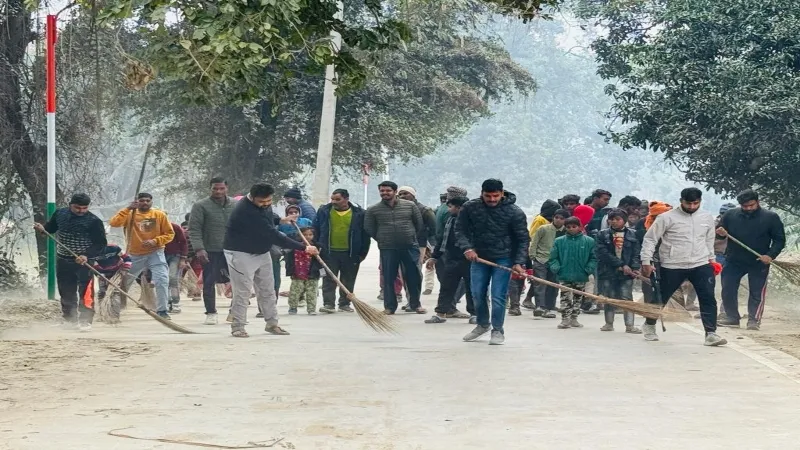 अयोध्या : स्वच्छता अभियान में उतरी पूरा ब्लॉक की टीम  
