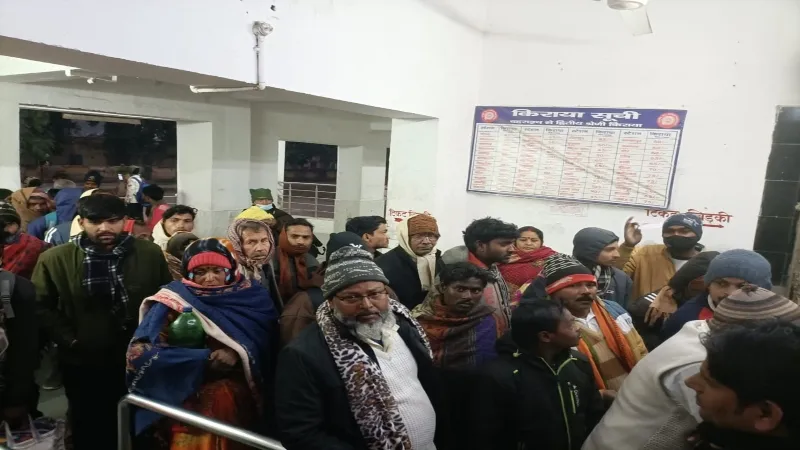 बहराइच : गोंडा जाने वाली डेमू अचानक हुई कैंसिल तो यात्रियों ने किया हंगामा