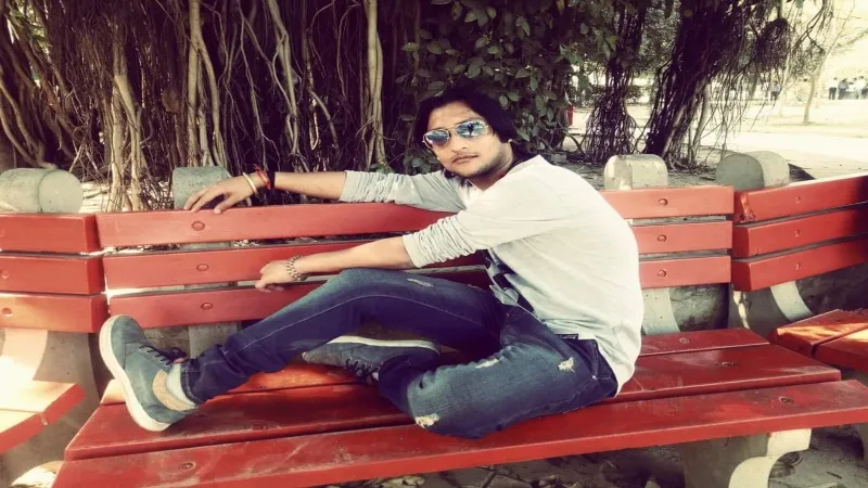 रायबरेली : व्यवसायी की मौत पर आक्रोशित लोगों ने ट्रक पर किया पथराव, जमकर हंगामा