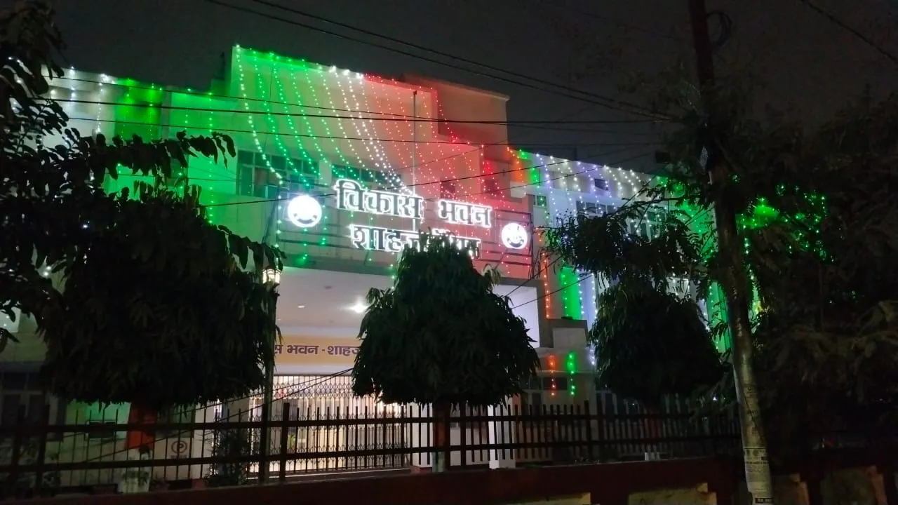 शाहजहांपुर: उल्लास...राममय हो गई शहीदों की नगरी, शाम होते ही जगमग हुआ शहर