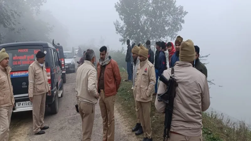 बाराबंकी : अनियंत्रित कार नहर में गिरी एक की मौत, एक लापता - तलाश में जुटे गोताखोर