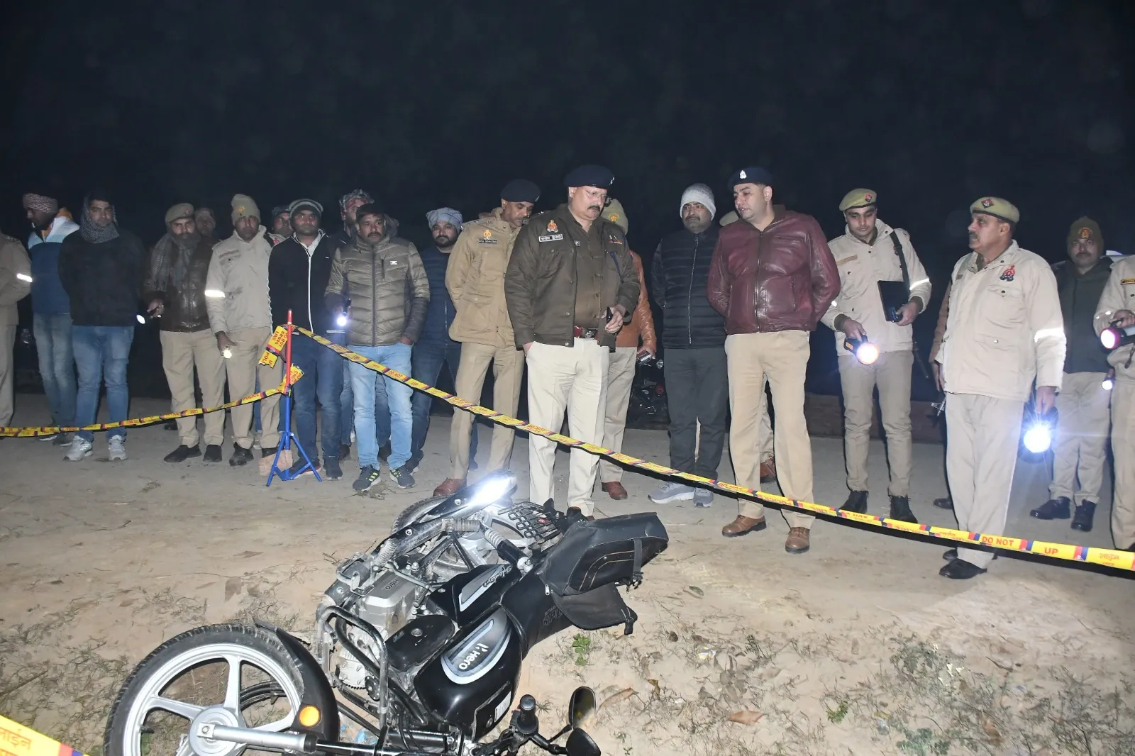 रामपुर: छह लाख की लूट में फरार चल रहे दो बदमाश मुठभेड़ में घायल, दो फरार