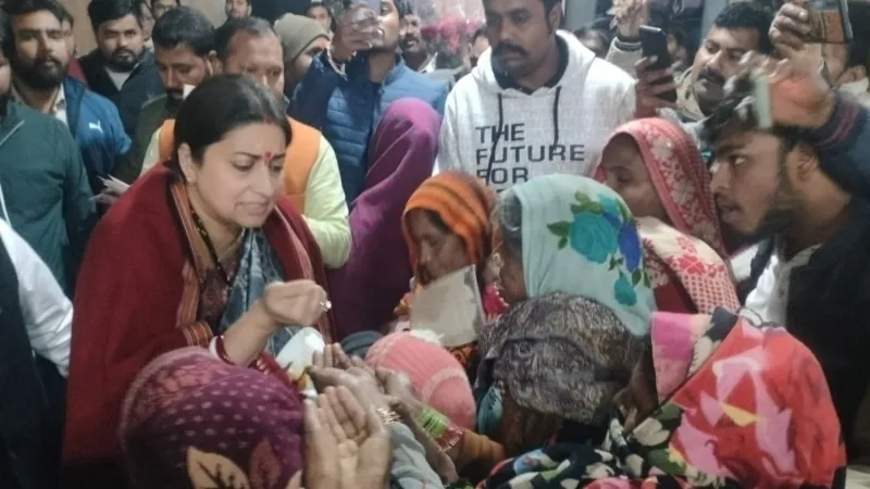 देर शाम छतोह पहुंची मंत्री स्मृति ईरानी , पूजित अक्षत देकर किया आमंत्रित