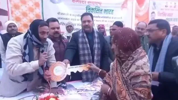 बदायूं: महिला ने सांसद को बताया आवास लेने को दिए 30 हजार रुपये, शासन ने की बड़ी कार्रवाई...