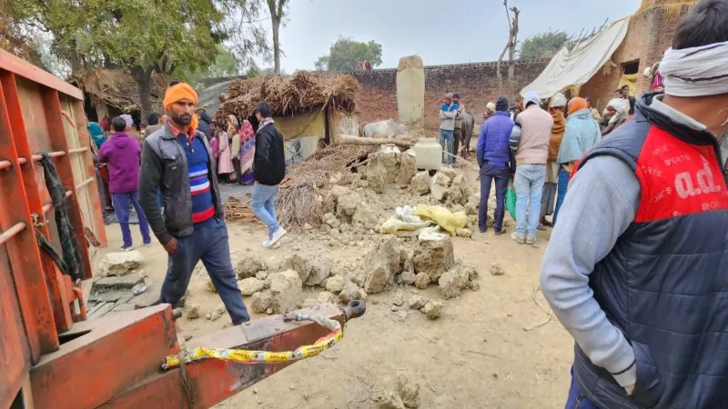 हरदोई : कच्ची दीवार गिरने से महिला की मौत, बालिका घायल