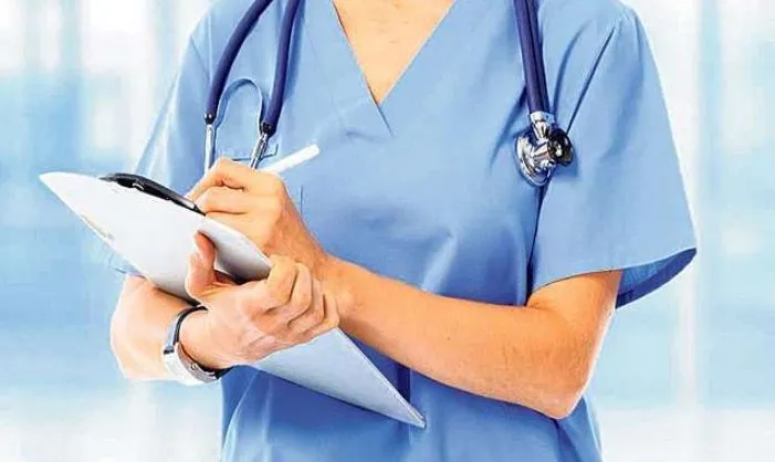 बदायूं: वेतन काटकर स्वास्थ्य केंद्र भेजी गईं स्टाफ नर्स, रुपए नहीं होने पर गर्भवती को भर्ती करने से किया था इनकार