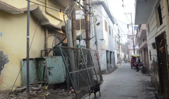 बरेली: खुले में रखे ट्रांसफार्मर और जर्जर लाइन कहीं बन न जाए हादसे की वजह, अफसर नहीं दे रहे ध्यान