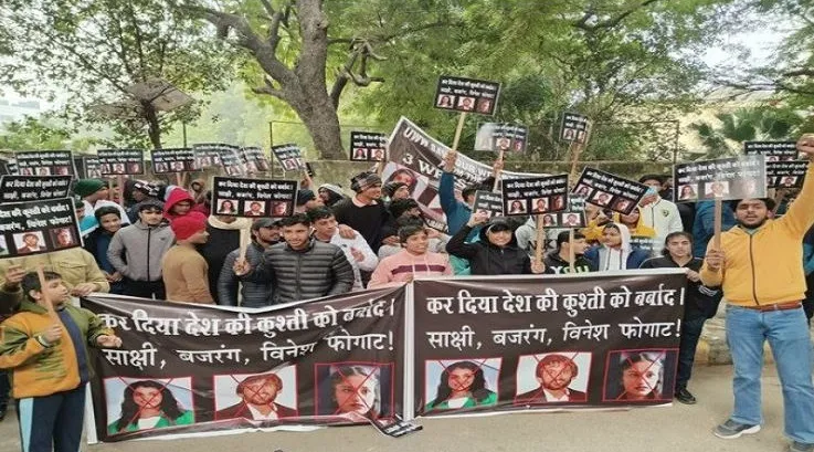 भारतीय कुश्ती में नया विवाद : बजरंग, साक्षी और विनेश के खिलाफ जुटे पहलवान 