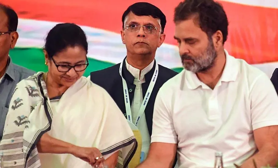 ममता पश्चिम बंगाल में अकेले लड़ेंगी चुनाव, कांग्रेस ने कहा- उनके बिना इंडिया गठबंधन का कोई महत्व नहीं