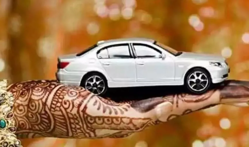 पीलीभीत: दहेज में फॉच्यूर्नर मांग रहा स्पेन का कारोबारी, कारगिल शहीद की बेटी से हुई है शादी 