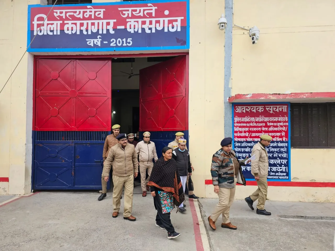कासगंज: DM और SP ने जिला कारागार का किया औचक निरीक्षण, बोले- रोगी बंदियों के स्वास्थ्य और उपचार का रखा जाए ध्यान