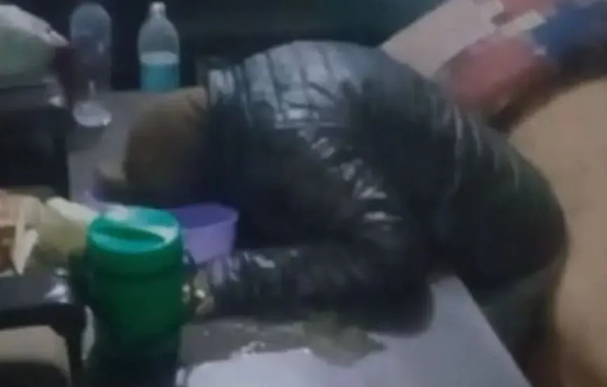 बरेली: खाना खाते वक्त शख्स की मौत... मेज पर औंधे मुंह गिरा, सुबह लोगों ने देखा तो उड़े होश