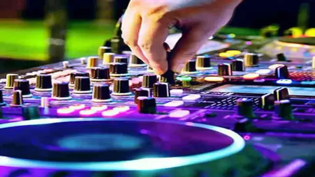 रामनगर: कॉर्बेट पार्क से सटे ढिकुली में तेज आवाज में DJ बजाना पड़ गया भारी, वन विभाग ने 4 रिजार्ट पर की कार्रवाई