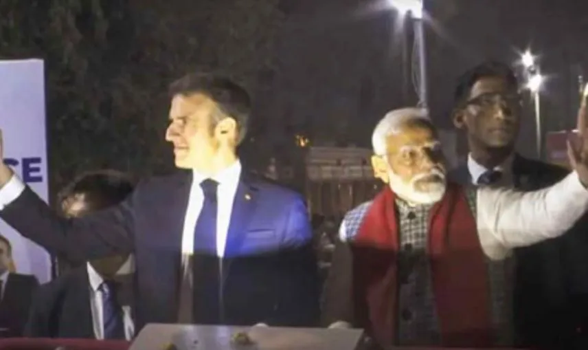 बड़ी संख्या में लोग... हाथ में तिरंगा तो दुसरी तरफ फ्रांस का राष्ट्रध्वज, PM मोदी ने राष्ट्रपति मैक्रों के साथ किया रोड शो