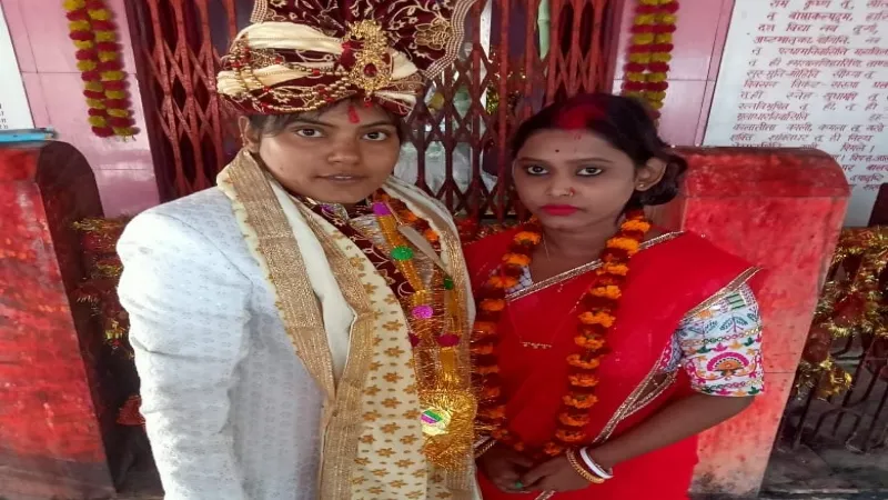 UP same sex marriage : देवरिया में दो युवतियों ने एक-दूसरे को पहनाई वरमाला, दो साल तक पति-पत्नी की तरह रहीं साथ 