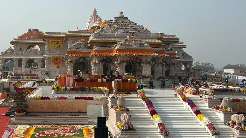 अयोध्या : सभी श्रद्धालुओं के लिए खुले राम मंदिर के कपाट, हजारों लोग दर्शन को जुटे - Video 