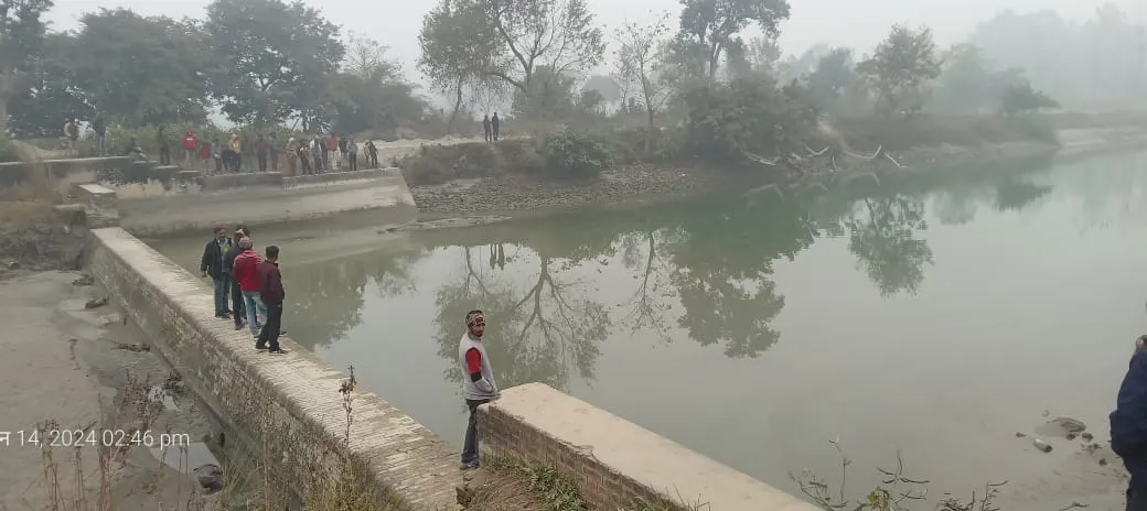 लखीमपुर खीरी: दूसरे दिन भी नहीं मिली युवती, अब तीन पंपिंग सेट लगाकर निकाला जा रहा बड़ी नहर का पानी 