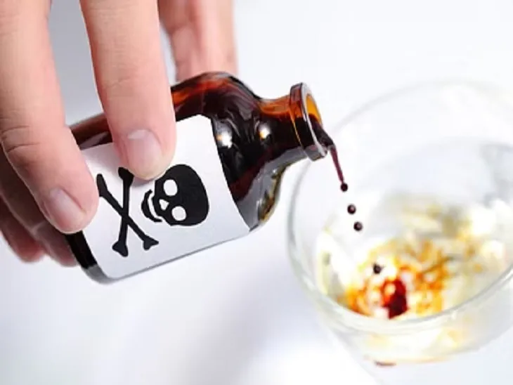 पीलीभीत: पति-जेठ ने पकड़ा और जेठानी ने पिला दिया जहर, कमरे में बंद विवाहिता ने कैसे बचाई जान...