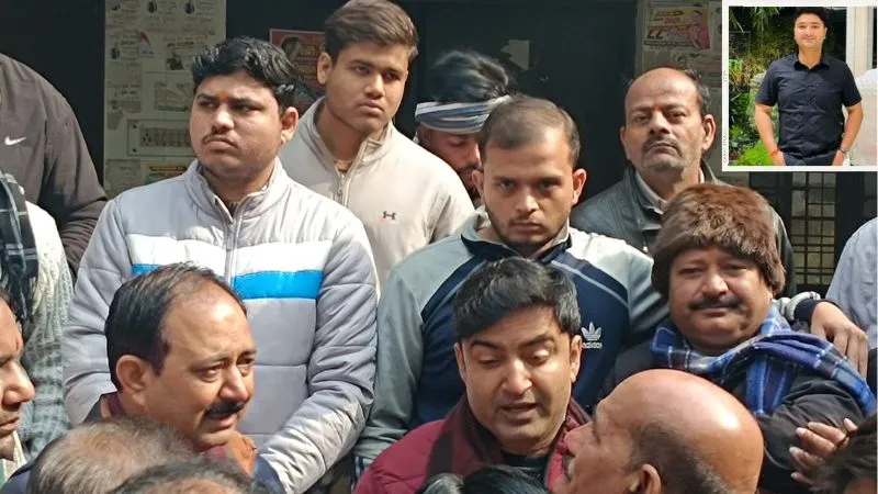 Kanpur: रियल एस्टेट कारोबारी ग्रीन हिल्स के मालिक के बेटे की कार डिवाइडर से टकराई… मौत, बेटे का शव देख मां की बिगड़ी हालत