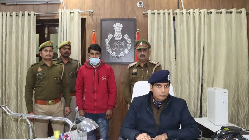 Etawah: दो युवकों ने किशोर से किया कुकर्म, अश्लील वीडियो बनाकर वायरल करने की दी धमकी, छात्र ने स्कूल जाना किया बंद