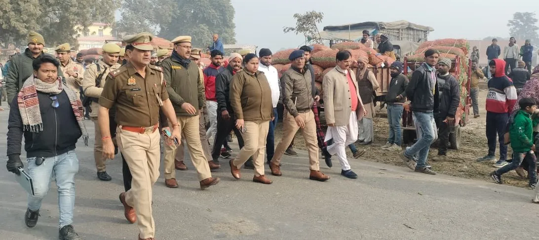 कासगंज: मोहनपुरा चौकी की तीसरी आंख में रहेगा मटर मंडी का नजारा, पुलिस ने लगवाए CCTV कैमरे